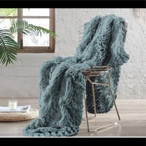 Chunky knit throw by Modern Threads NWT 50” x 60” in Reina Ivy